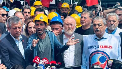 Doruk Madencilik işçilerinin siyasi parti temsilcilerinin desteğiyle düzenledikleri eylem sonrası alacakları hesaplara yatmaya başladı