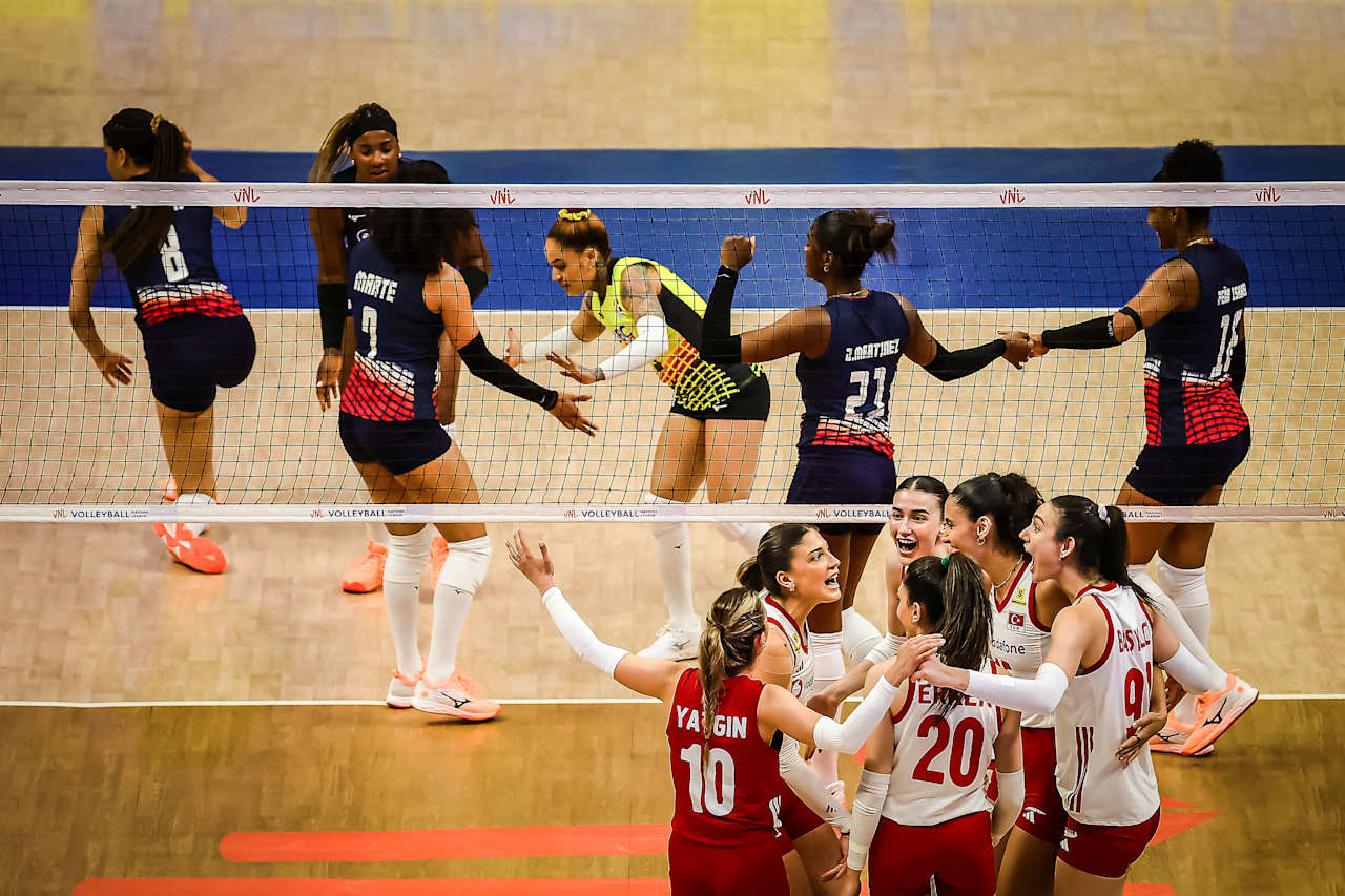 Filenin Sultanları, 2026 FIVB Voleybol Milletler Ligi'ne Dominik Cumhuriyeti'ni 3-2 yenerek başladı