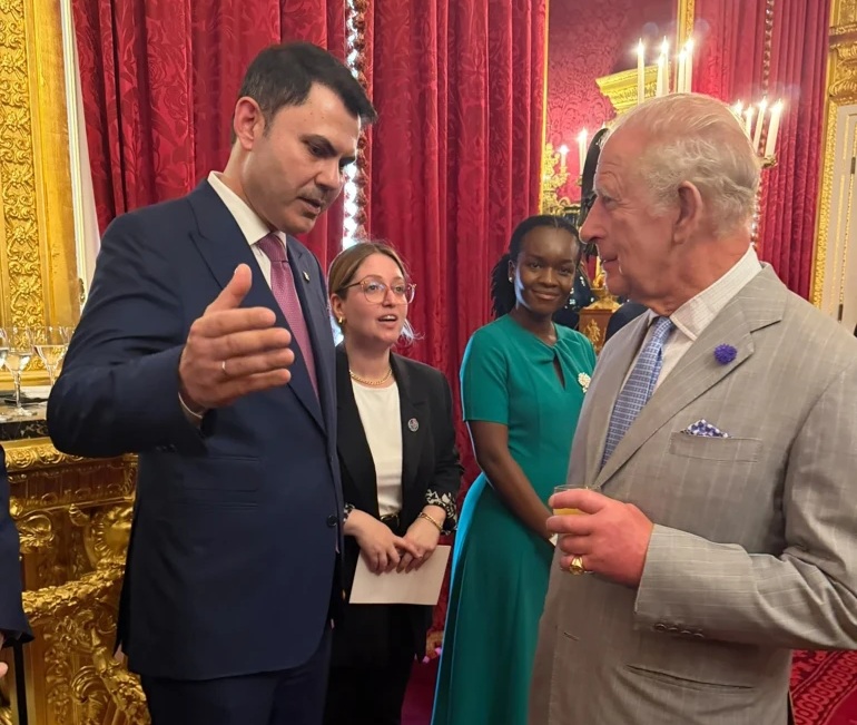 Bakanı Murat Kurum, Londra’da İngiltere Kralı 3. Charles’ın ev sahipliğinde düzenlenen Temiz Hava Koalisyonu Üst Düzey Resepsiyonu’na katıldı.