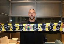 Fenerbahçe'de sağ alt adalesinde kısmi yırtık tespit edilen Vedat Muriqi sahalardan yaklaşık 1 ay uzak kalacak