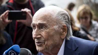 Eski FIFA Başkanı Sepp Blatter, hakem Omar Artan'ı ülkeye sokmayan ABD'nin Dünya Kupası düzenleyemeyeceğini savundu