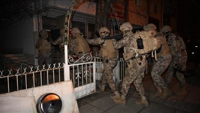 Terör örgütlerine yönelik iki ayrı soruşturma kapsamında çok sayıda adrese eş zamanlı operasyon düzenlendi.