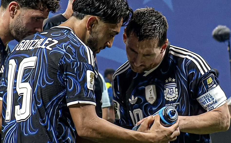 Lionel Messi, Jordan Pickford'un Gizli Penaltı Notlarını İncelemesi Viral Oldu 1 Lionel Messi, İngilizlerin Gizli Penaltı Notlarını İncelemesi Viral Oldu