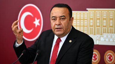 Adnan Beker, CHP'den istifa etti 1 CHP Ankara Milletvekili Adnan Beker, butlan süreci nedeniyle partiden istifa ettiğini ve yoluna bağımsız olarak devam edeceğini açıkladı