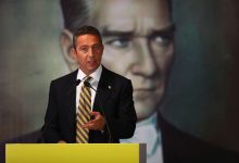 Dünyaca ünlü iç mimar Martyn Lawrence Bullard, Ali Koç’un, eşi Nevbahar Koç eşliğinde, Boğaz’daki yalısını gezdi