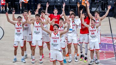 Milliler, Dünya Kupası şampiyonluğuna koşuyor! 1 FIBA U17 Basketbol Dünya Kupası son 16 turu maçında 17 Yaş Altı Yıldız Erkek Milli Takımımız, Venezuela'yı 78-73’lük skorla mağlup ederek çeyrek finale yükseldi