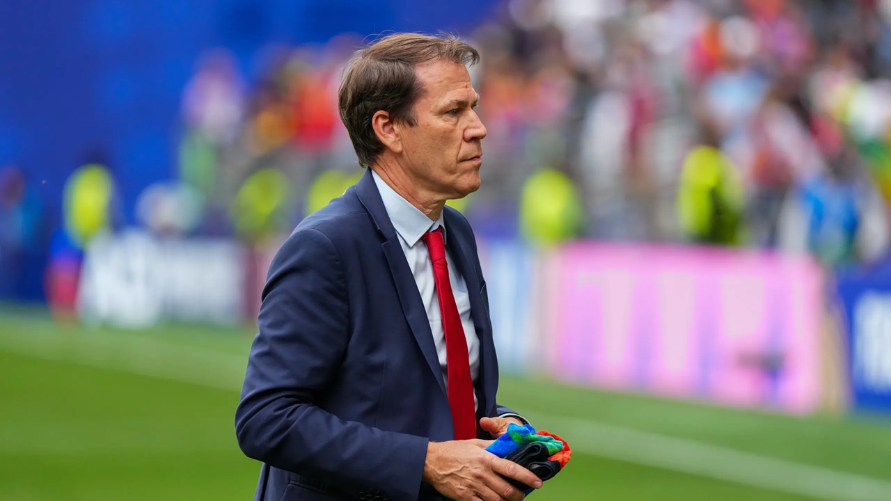 Belçika’dan FIFA’ya Balogun tepkisi! Garcia’dan “1 Nisan şakası” çıkışı 1 Belçika Teknik Direktörü Rudi Garcia, FIFA’nın ABD’li futbolcu Folarin Balogun’un kırmızı kart cezasını ertelemesine tepki gösterdi.