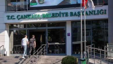 Ankara’da Çankaya Belediyesi’ne yönelik sabah saatlerinde operasyon düzenlendi. 27 kişi gözaltına alındı.