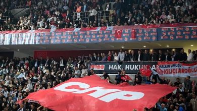 CHP kurultay davası ertelendi 7 CHP Kurultayı’nda şaibe iddiasıyla açılan ceza davası 16 Eylül’e ertelendi. Davada, 12 kişi sanık olarak yer alıyor.