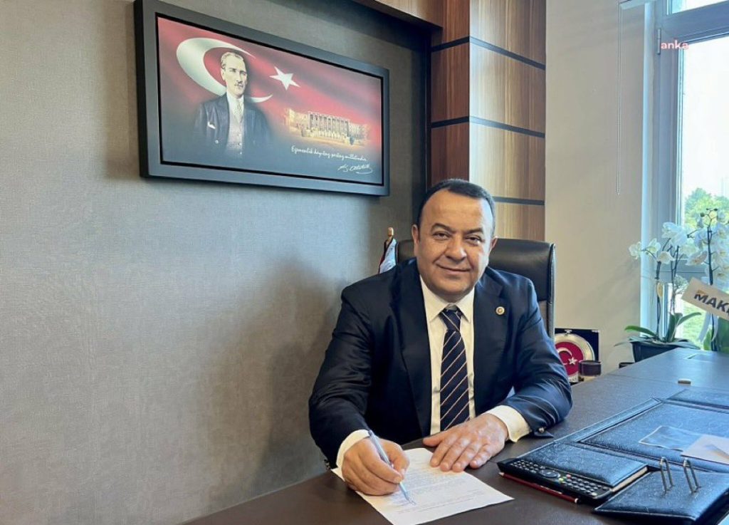 Adnan Beker, CHP'den istifa etti 1 chp2