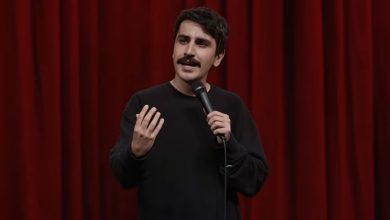 Son gösterisi nedeniyle hakkında soruşturma başlatılan komedyen Deniz Göktaş, havalimanında gözaltına alındı