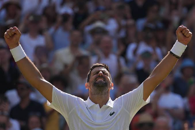 Novak Djokovic tarihe geçti 2 Yaşayan efsane Novak Djokovic kariyerinin 106. Wimbledon zaferini kazanarak bu alanda da zirveye çıktı