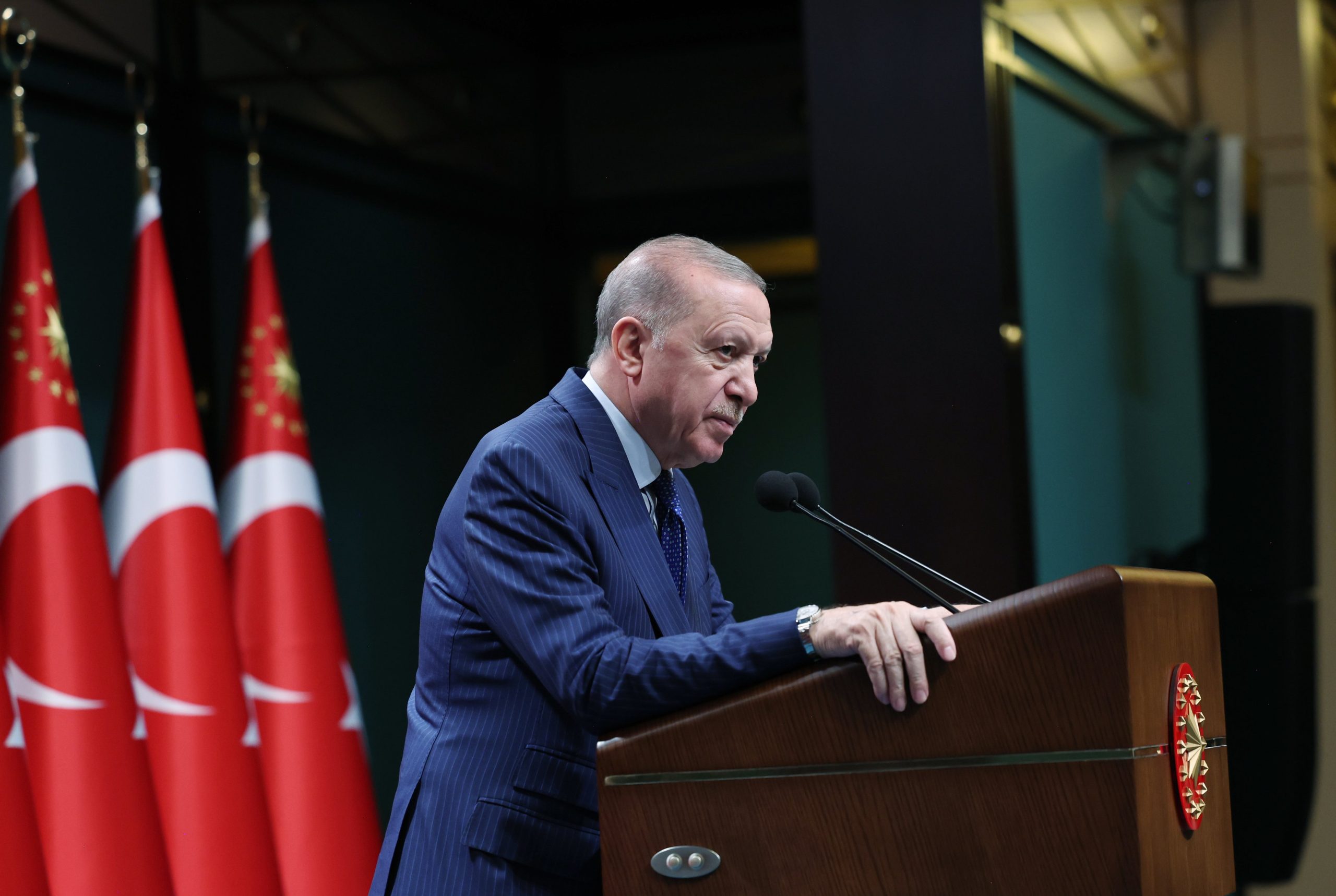 AK Parti'de gündem enflasyon ve hayat pahalılığı 1 AK Parti'nin Sapanca'daki kampında hayat pahalılığı ve yüksek enflasyon 3 saatlik toplantıda masaya yatırıldı