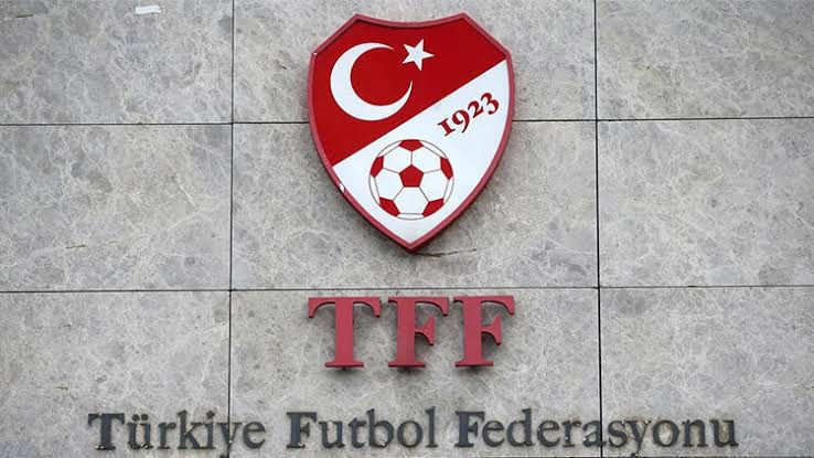 2026-27 fikstürü çekildi! Galatasaray evinde başlıyor 1 Trendyol Süper Lig’de 2026-27 sezonu çekildi. Galatasaray, Fenerbahçe, Beşiktaş ve Trabzonspor’un ilk yarı fikstürü belli oldu