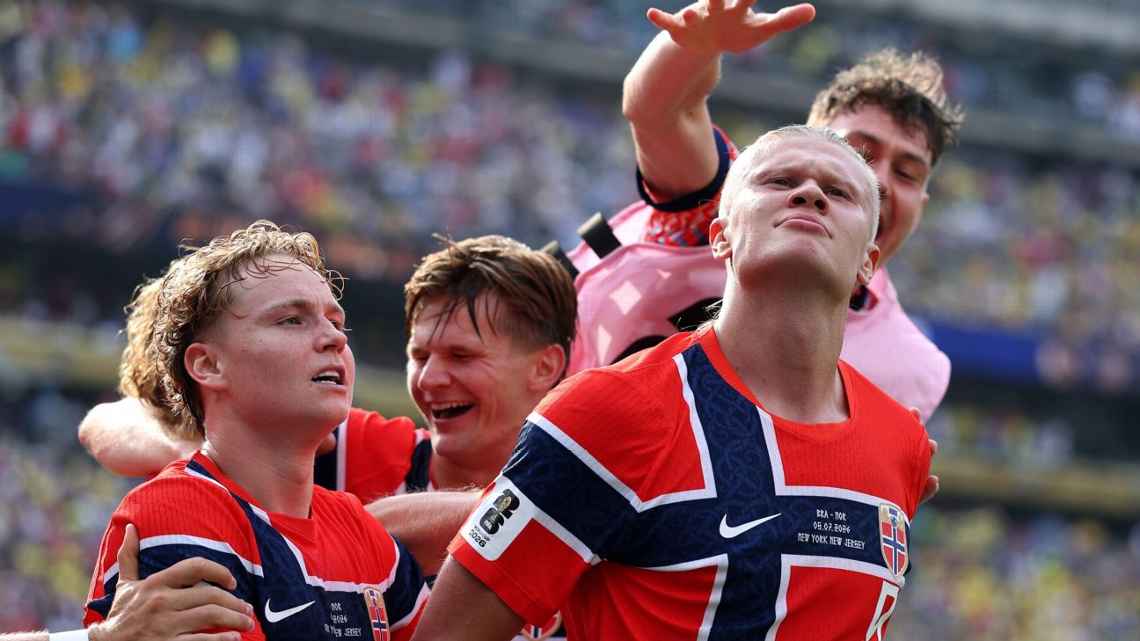 Erling Haaland durdurulamıyor 2 Norveç'in yıldız golcüsü Erling Haaland Brezilya'yı da boş geçmedi ve attığı 2 golle takımını çeyrek finale taşıdı