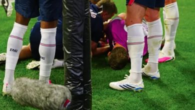 2026 Dünya Kupası bunu da gördü! Oynamadan kolunu kırdı 1 2026 Dünya Kupası'nda Meksika'yı eleyen İngiltere'den Jordan Henderson maç sonunda reklam panosundan atlarken düşüp kolunu kırdı