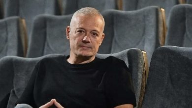 Sanatçı Levent Üzümcü ve eski AKUT Başkanı Nasuh Mahruki sosyal medya paylaşımları nedeniyle gözaltına alındı