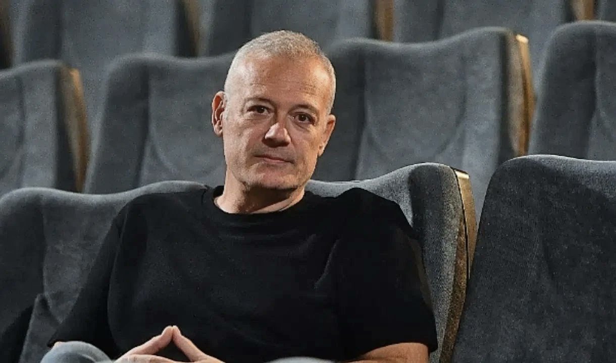Sanatçı Levent Üzümcü ve eski AKUT Başkanı Nasuh Mahruki sosyal medya paylaşımları nedeniyle gözaltına alındı
