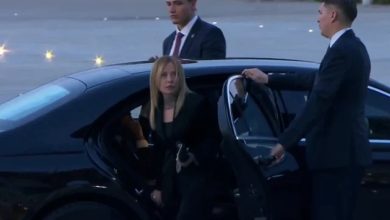 Meloni-Trump gerilimi Külliye protokolüne yansıdı 1 Ankara’daki NATO Zirvesi kapsamında Cumhurbaşkanlığı Külliyesi’nde verilen resmi akşam yemeğine son katılan lider İtalya Başbakanı Giorgia Meloni oldu.