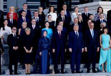 Cumhurbaşkanı Erdoğan ve eşi Emine Erdoğan, NATO Zirvesi için gelen liderler ile eşlerini akşam yemeğinde ağırladı.