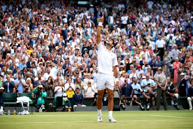 Novak Djokovic zamanı durdurdu 2 Wimbledon Tenis Turnuvasında 39 yaşındaki efsane Novak Djokovic, 5 saat 15 dakika sonunda yarı finale çıkmayı başardı