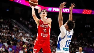 Basketbolda 13. Dev Adam! Ömer Kutluay geliyor 1 İbrahim Kutluay'ın oğlu olan Ömer Kutluay, FIBA U17 Basketbol Dünya Kupası'nda üç maçta 97 sayı attı