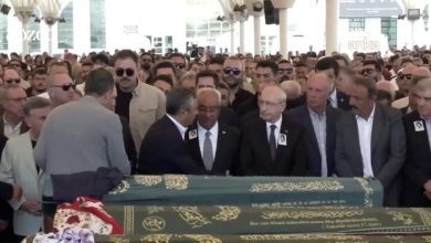 Özgür Özel ile Kemal Kılıçdaroğlu karşı karşıya! 1 CHP'de mutlak butlanla karşı karşıya gelen Özgür Özel ile Kemal Kılıçdaroğlu, Olcay Baykal'ın cenazesinde buluştu
