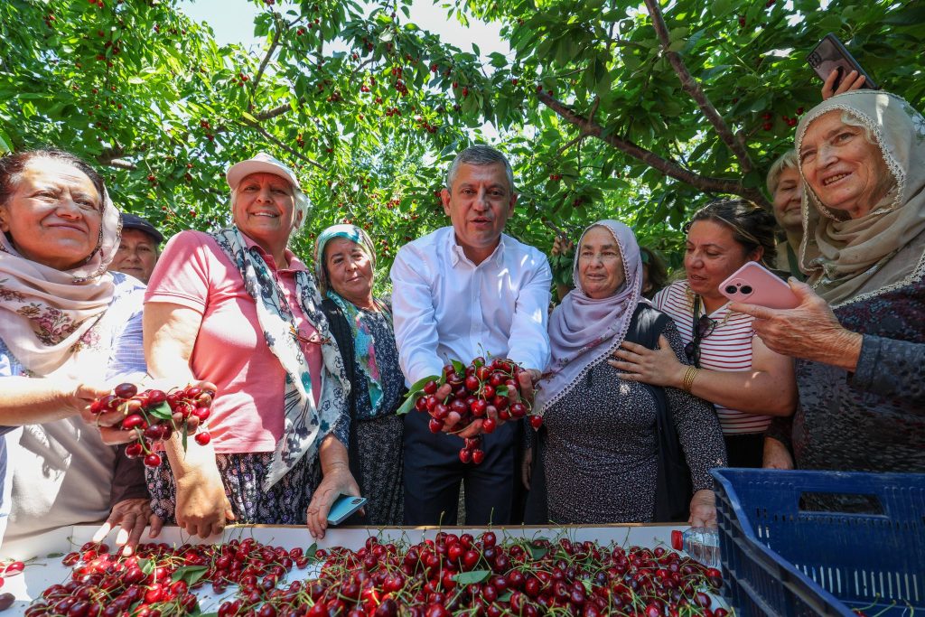 Özgür Özel’e 100 yaş sürprizi 1 ozgur2