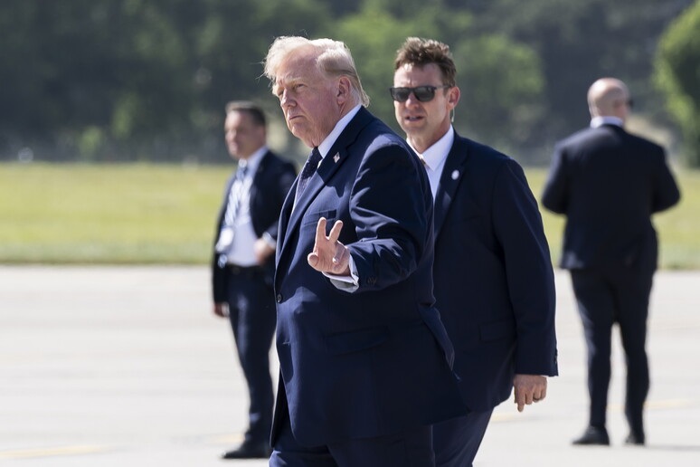 Trump, Hürmüz Boğazı’nın açık olduğunu söyledi. Fars Körfezi Su Yolu İdaresi ise geçiş başvurularının sıraya göre değerlendirileceğini bildirdi.