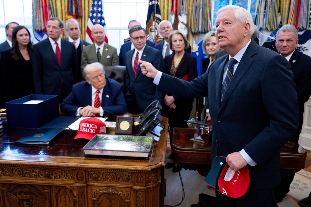Trump’ın yakın müttefiki Lindsey Graham öldü 1 ABD Başkanı Donald Trump’a yakın isimlerden Senatör Lindsey Graham, 71 yaşında hayatını kaybetti.
