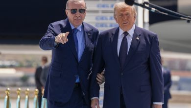 Donald Trump, Ankara'ya indi: "Merhaba Asker" dedi 1 NATO Devlet ve Hükümet Başkanları Zirvesi için Ankara'ya gelen ABD Başkanı Donald Trump, tören kıtasını Türkçe selamladı