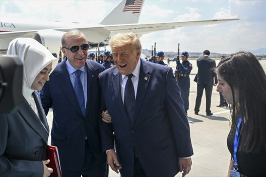 Donald Trump, Ankara'ya indi: "Merhaba Asker" dedi 1 trump2