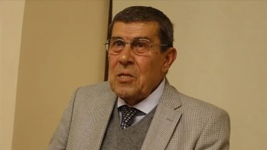 Zihni Göktay hayatını kaybetti 1 Türk tiyatrosunun usta isimlerinden Zihni Göktay, rahatsızlanarak kaldırıldığı hastanede 81 yaşında hayatını kaybetti.