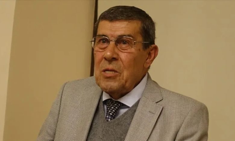 Zihni Göktay hayatını kaybetti 48 Türk tiyatrosunun usta isimlerinden Zihni Göktay, rahatsızlanarak kaldırıldığı hastanede 81 yaşında hayatını kaybetti.